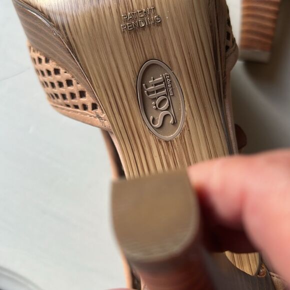 Women's Perforated Leather Platform Peep-Toe Heeled Sandals - Tan EUC Size 9M - Picture 13 of 16